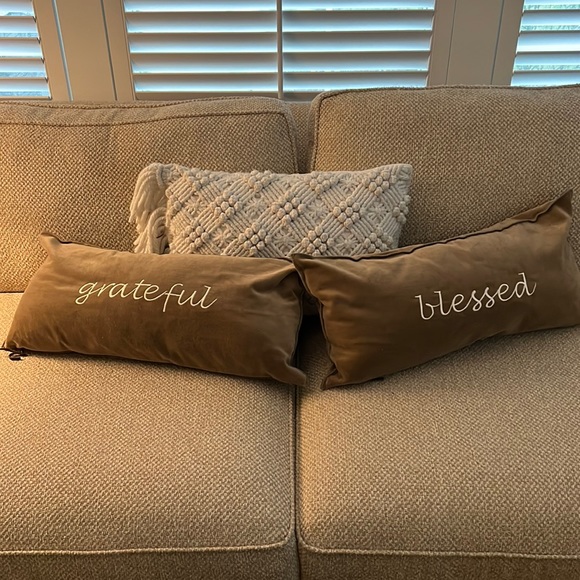 Pottery Barn Accents Pottery Barn Blessed And Grateful Lumbar